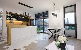 Luxury Landing 8-Centrally Located Accomodation With Private Parking Targu Mures